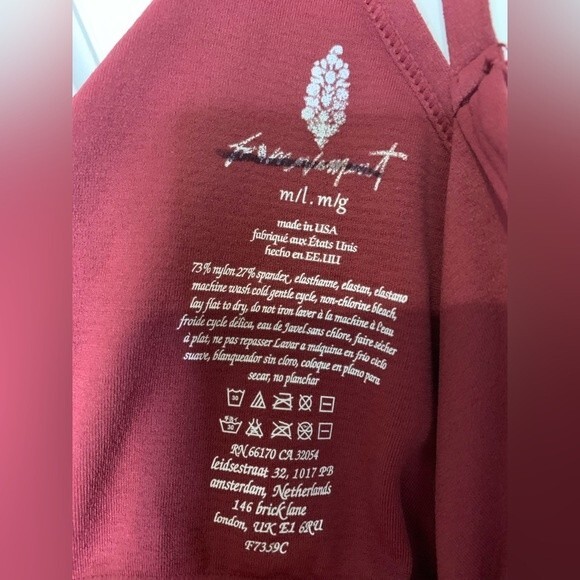 NWOT FREE PEOPLE MOVEMENT GOOD KARMA RUCHED CROP TANK. Size Medium/Large - Picture 6 of 6